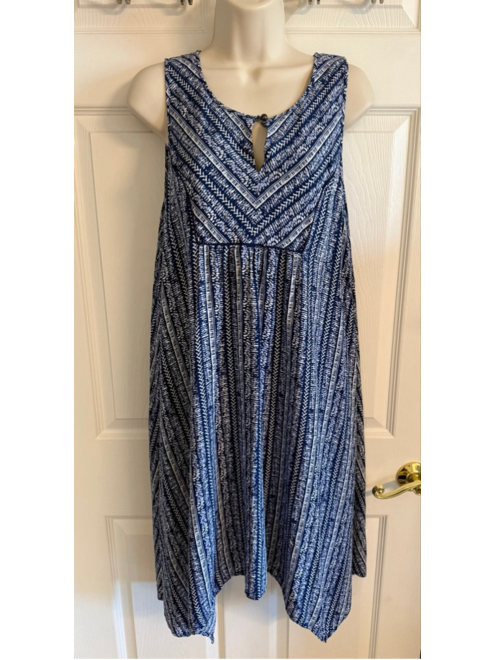 New Directions sleeveless blue white patterned rayon flare dress Size M